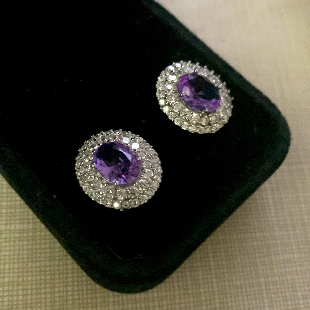 Changing Colors Same Earrings Different Purple/Bl… - image 1